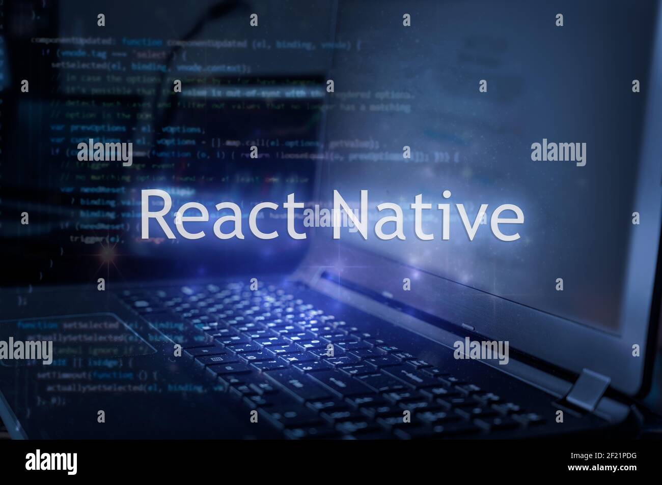 Iscrizione React Native su laptop e sfondo di codice. Imparare React Framework, corsi di informatica, formazione. Foto Stock