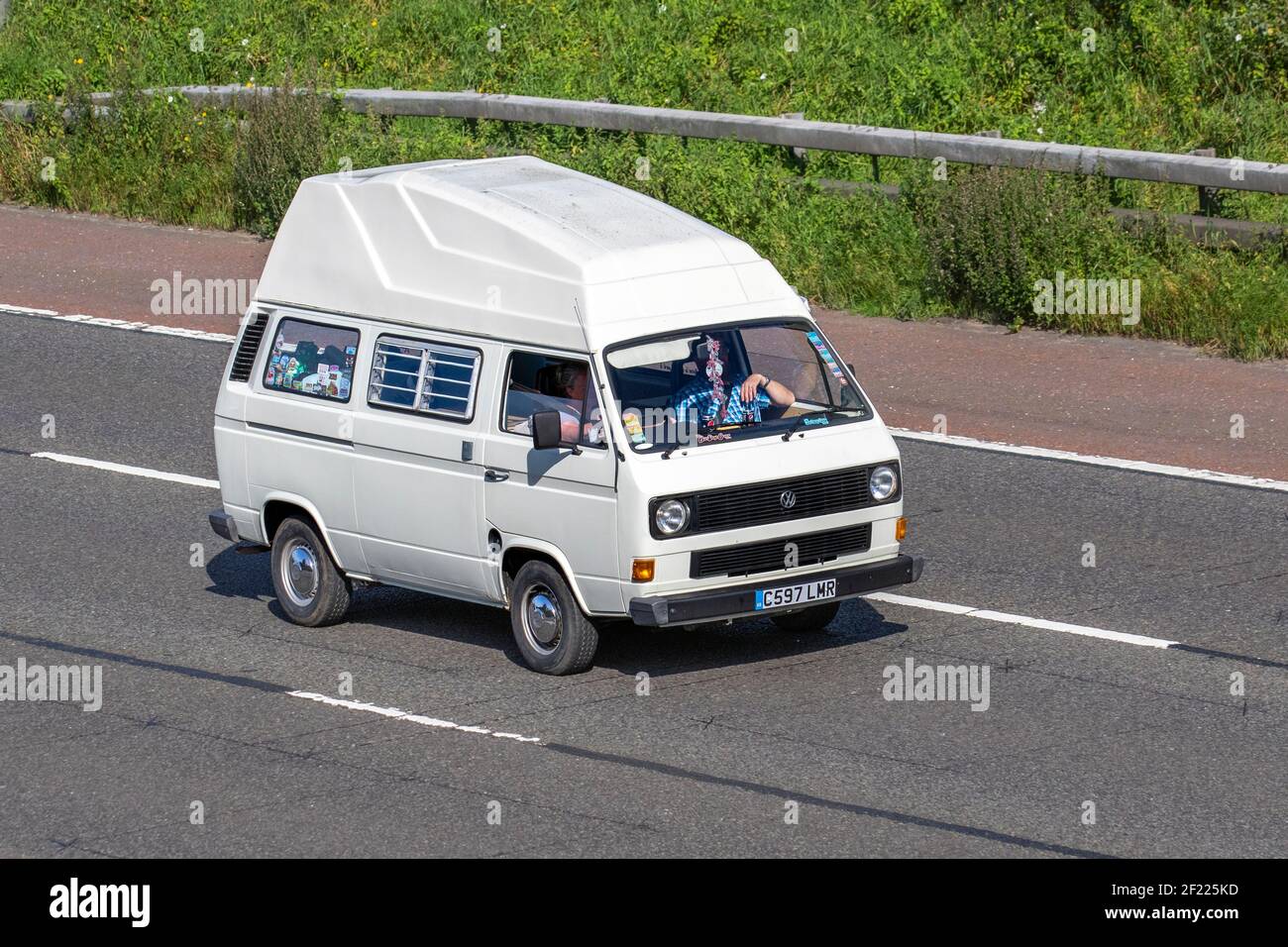 1986 80s VW Volkswagen Caravelle 78Ps bianco; Caravan Motorhomes, camper sulle strade della Gran Bretagna, RV veicolo per il tempo libero, vacanze in famiglia, vacanze caravanette, vacanze caravan turismo, REGNO UNITO Foto Stock