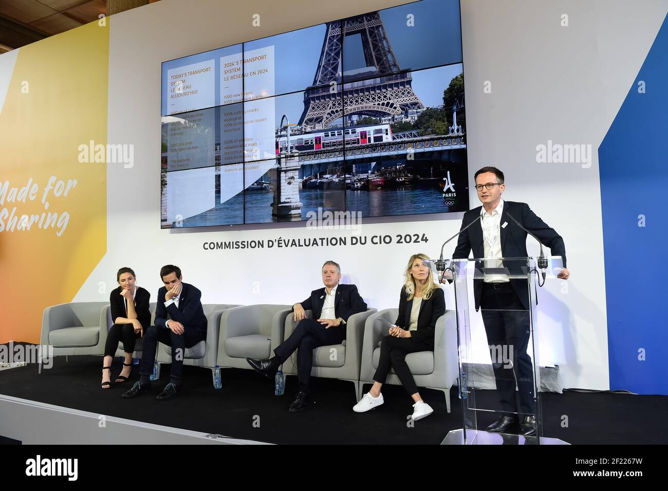 Consulente regionale responsabile del progetto Parigi 2024 Pierre-Yves Bournazel risponde ai media durante il 2° giorno della Commissione di valutazione del CIO in visita a Parigi, il 14 maggio 2017 - Foto Jean-Marie Hervio / KMSP / DPPI Foto Stock