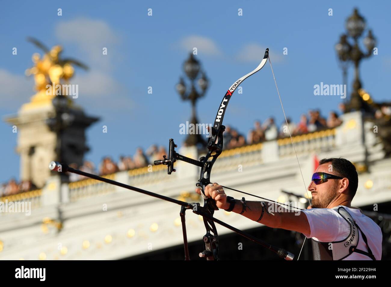 Romain Girouille in Archery durante le Olimpiadi per la candidatura di Parigi 2024, a Parigi, Francia, il 23 giugno 2017 - Foto Philippe Millereau / KMSP / DPPI Foto Stock