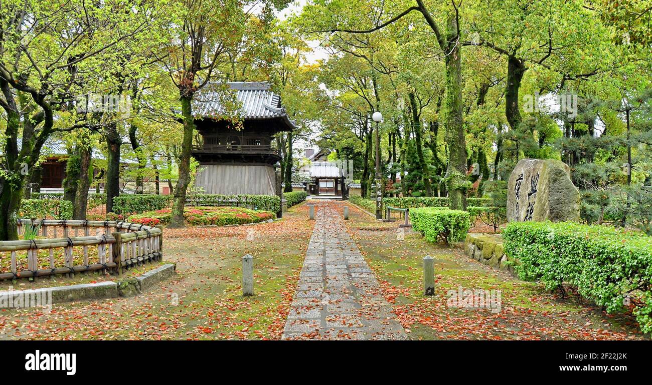 Shōfukuji fu il primo tempio Zen costruito in Giappone. Fu fondata nel 1195 dal sacerdote Eisai, che introdusse il Buddismo Zen dalla Cina a Fukuoka Foto Stock