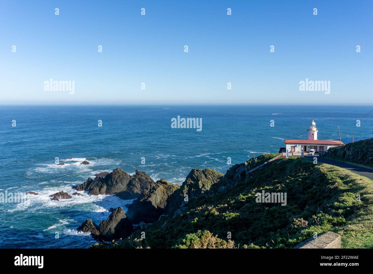 Vista sul faro di Candieira in Galizia Foto Stock