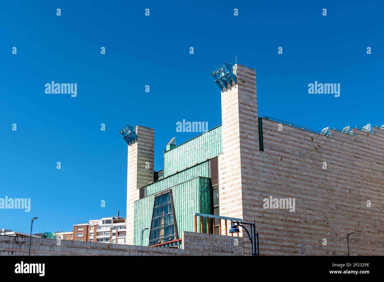 Santander, Spagna - 13 settembre 2020: Palacio de Festivales o Palazzo del Festival, un famoso teatro nella baia di Santander progettato dall'architetto Oiza Foto Stock