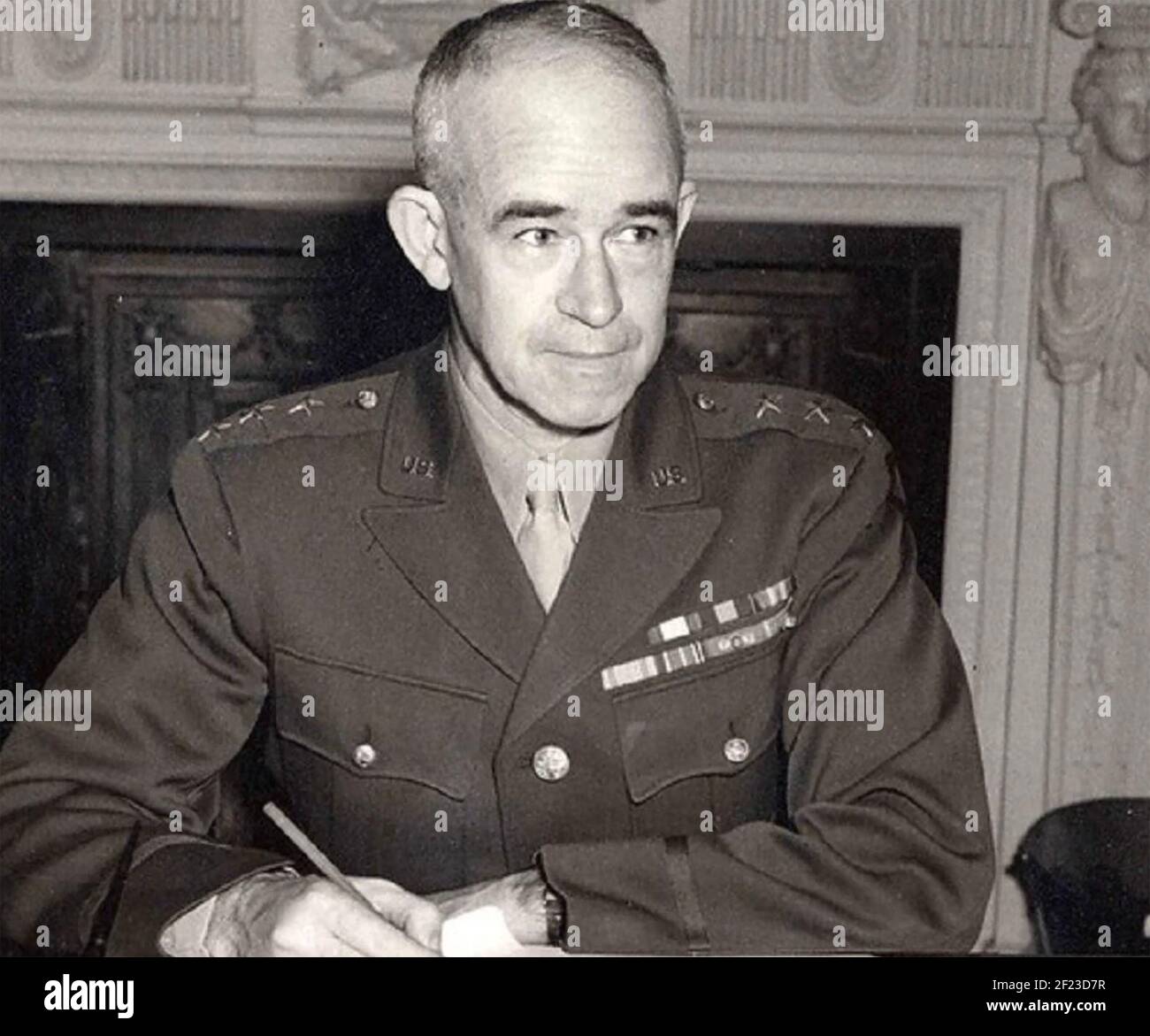OMAR BRADLEY (1893-1981) ufficiale dell'esercito americano circa 1945 Foto Stock