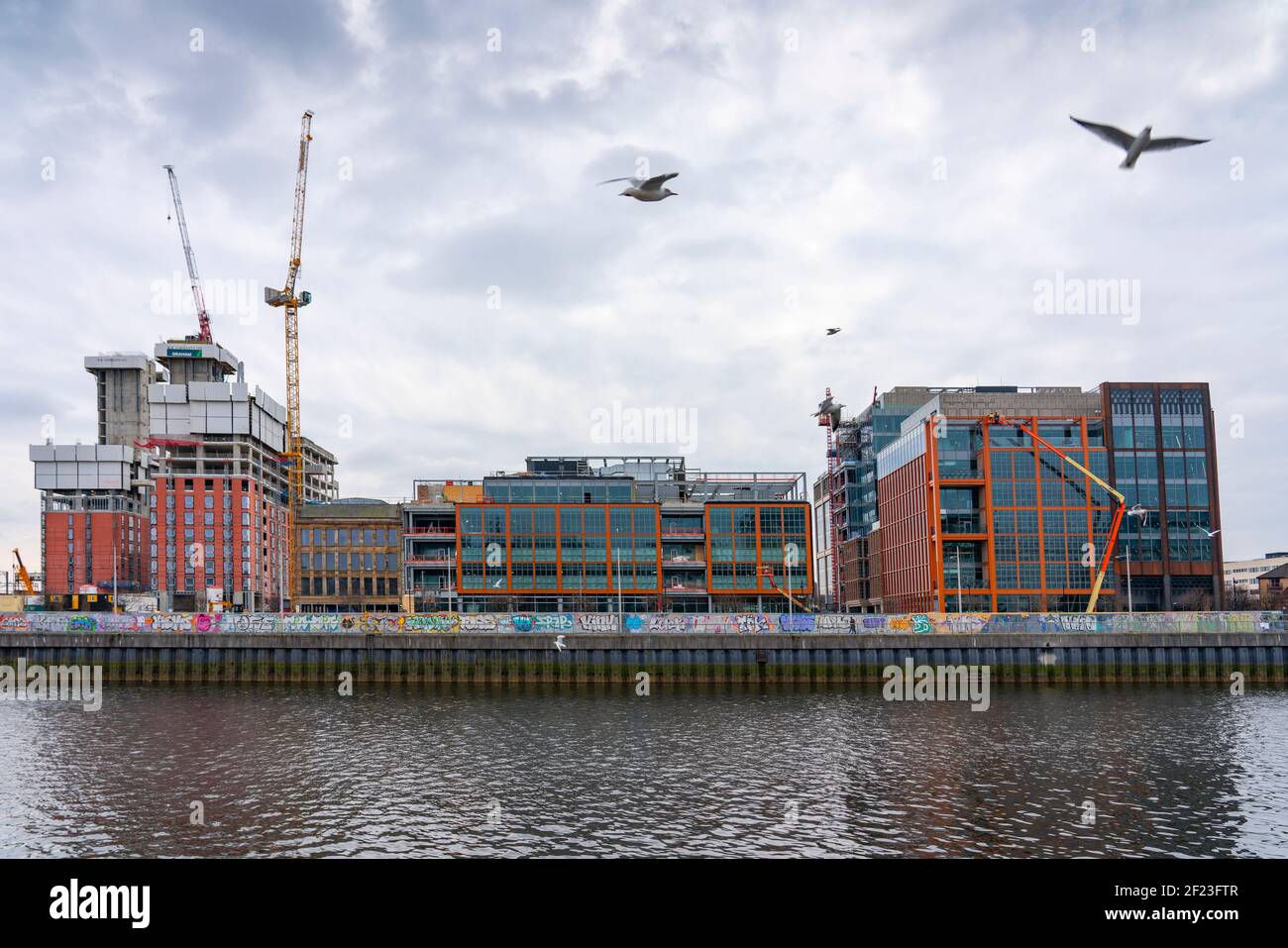 Edifici Wellcroft e Tradescroft presso il nuovo Barclays Glasgow Campus in costruzione al Buchanan Wharf Tradeston, Glasgow, Scozia, Regno Unito Foto Stock