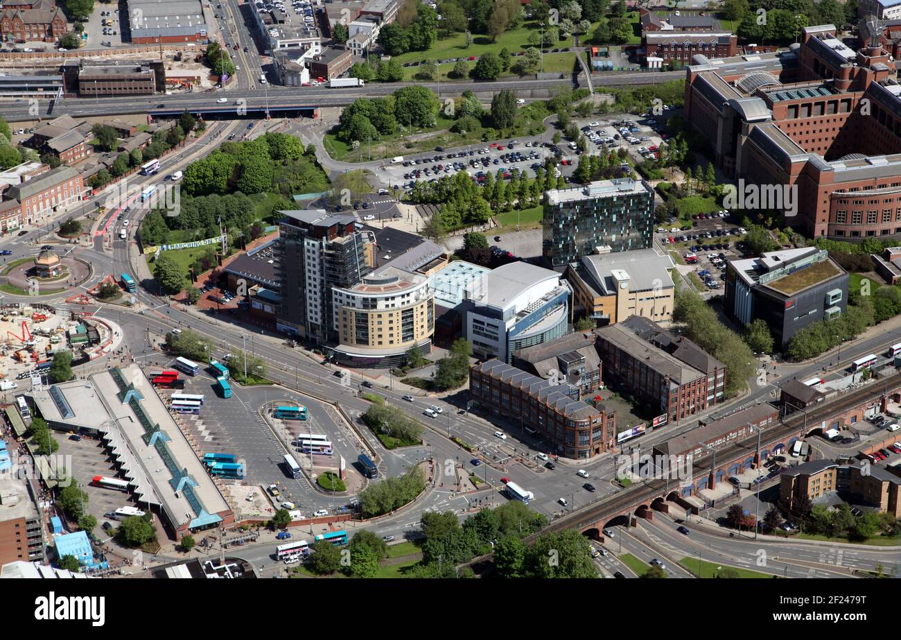 Vista aerea della zona di Quarry Hill, Leeds intorno a St Peters Square, con Playhouse, Skyline Apartments, BBC, Aagrah, Northern Ballet, Conservatorio Foto Stock