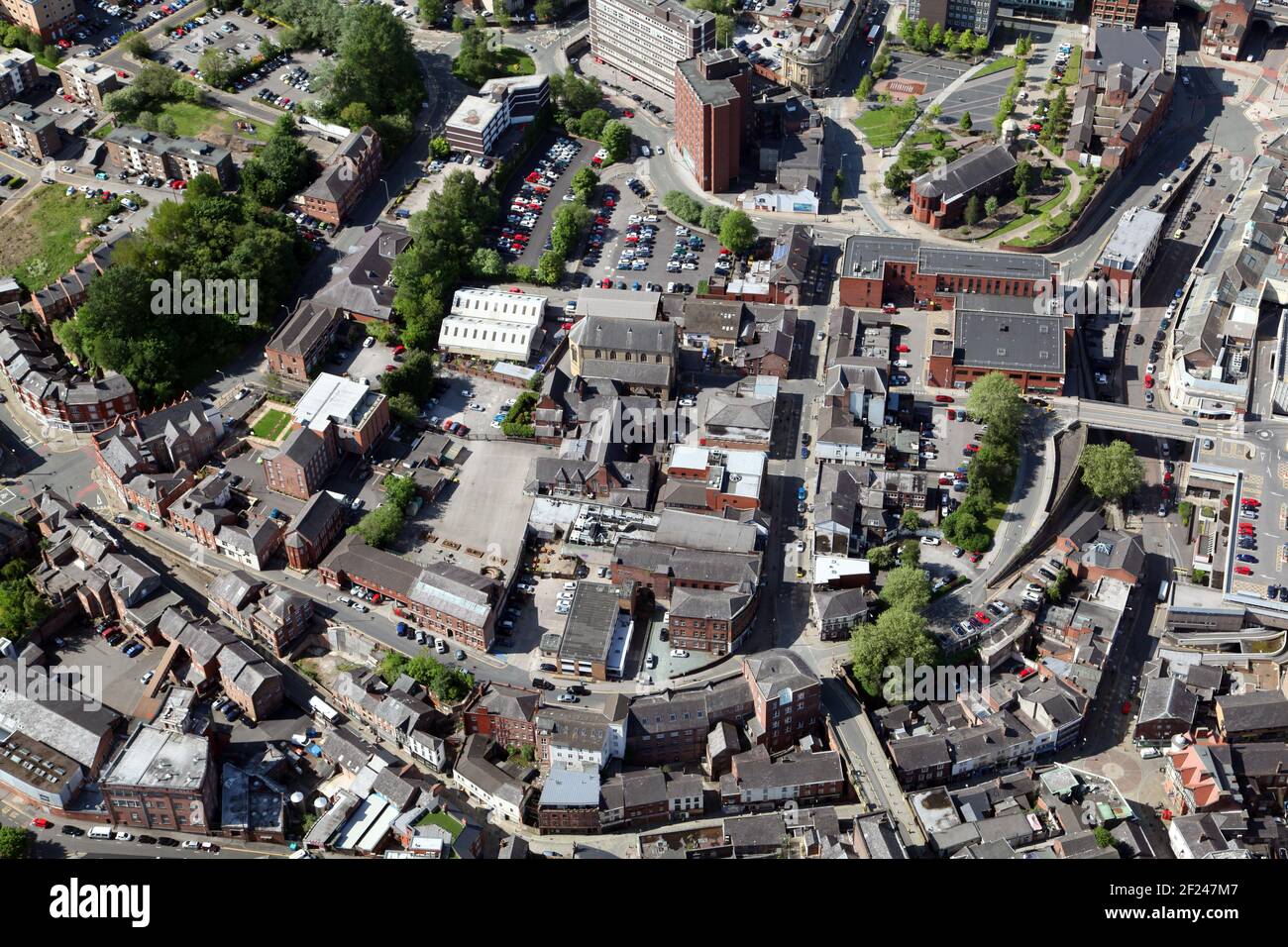 Vista aerea (da est) della zona di St Petersgate / High Street / High Bank Side del centro di Stockport, Greater Manchester Foto Stock