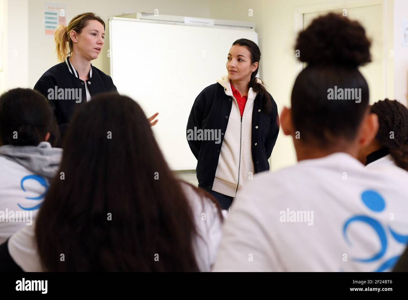 Presidente del Comitato Paralimpico Francese Marie-Amelie Lefur e Sarah Ourahmoye durante la settimana Olimpica e Paralimpica al Collegio Dora Maar, a Saint Denis, Francia, il 4 febbraio 2019 - Foto Philippe Millereau / KMSP / DPPI Foto Stock