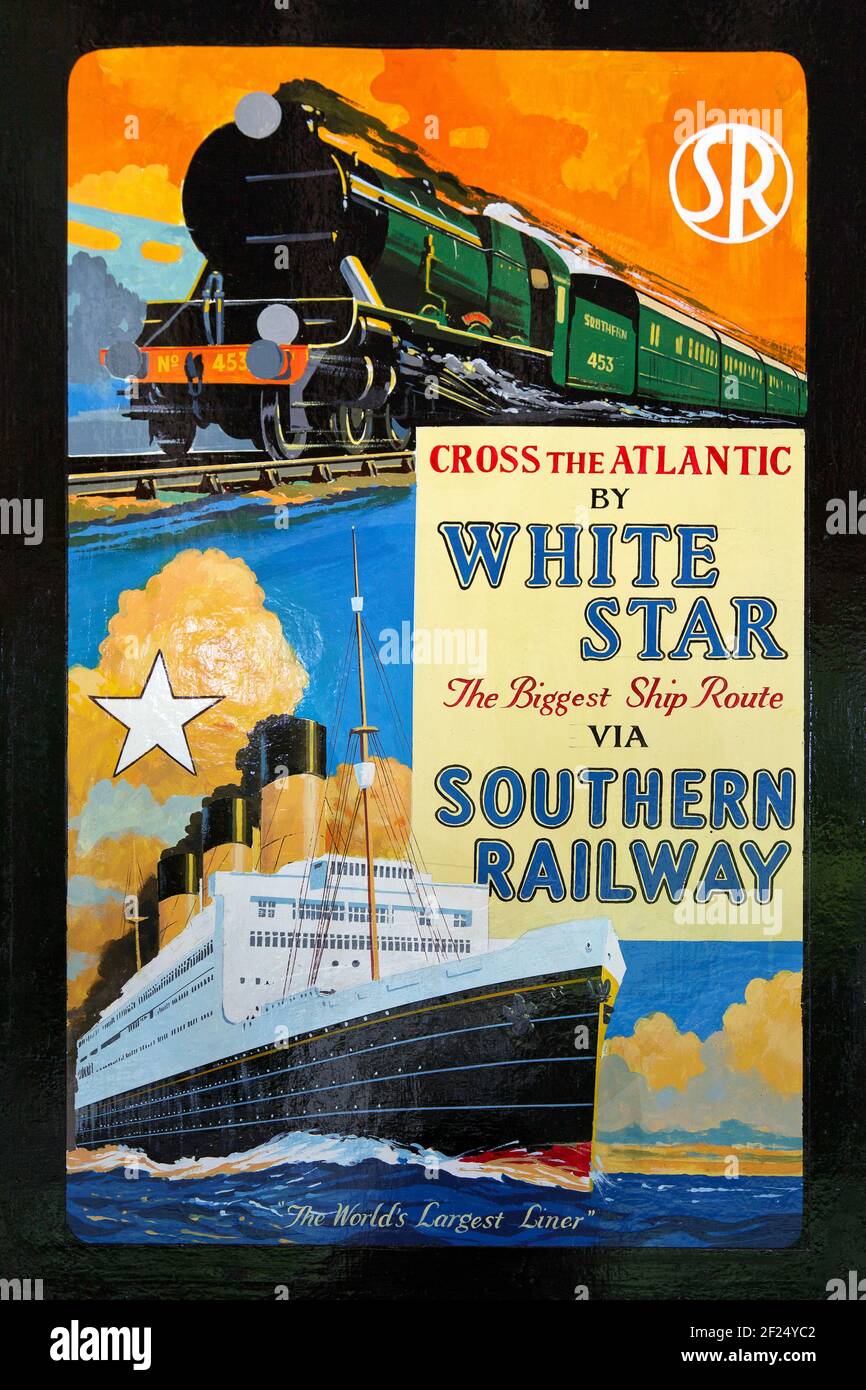 Poster della vecchia ferrovia del sud presso la stazione di Horsted Keynes Foto Stock