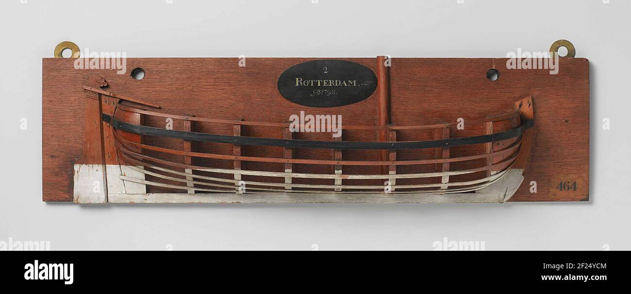 Mezzo modello di un modello di stampo Poon.Polychromed (tribordo) di un singolo master. Poppa rotonda, agitatore largo con testa di agitazione decorata e bastone di comando sopra il ponte. La cucitura corre ad entrambe le estremità, abbaia continuamente legno sulla parte anteriore e poppa. In esecuzione. Foto Stock