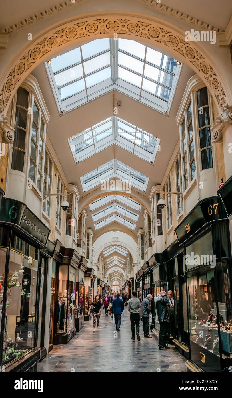 Londra, UK - Settembre 20 2018: The Burlington Arcade. Si tratta di una galleria di negozi coperta, che corre dietro Bond Street da Piccadilly fino a Burlin Foto Stock