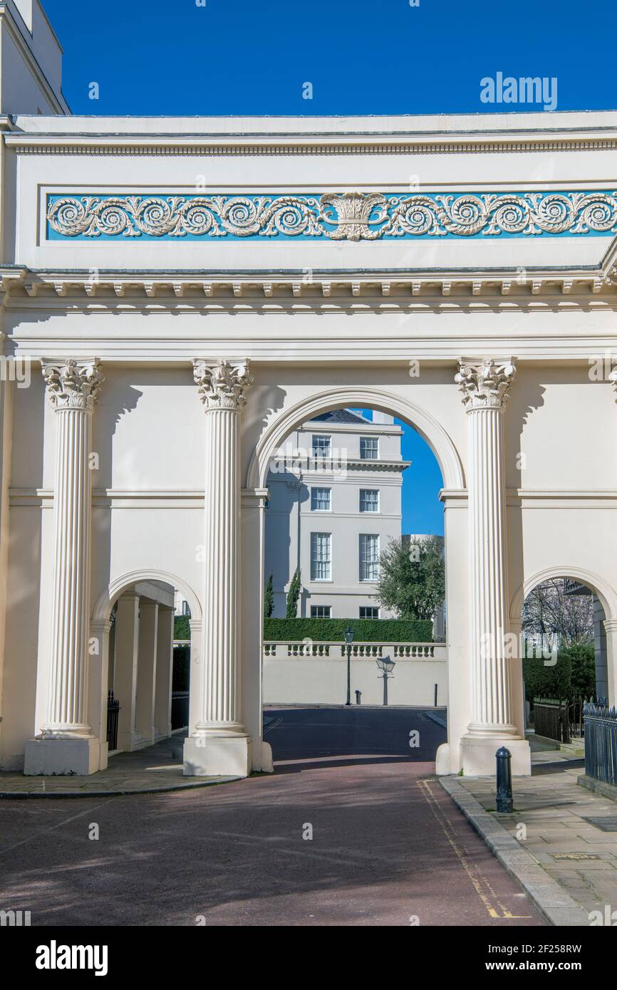 Arco e colonne Chester Terrace Regents Park Londra Inghilterra Foto Stock