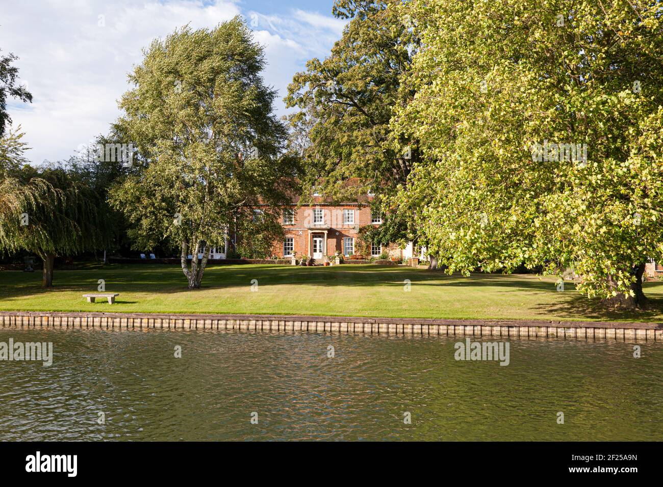 Un albergo di lusso costoso accanto al Tamigi a Burcot, Oxfordshire, Regno Unito Foto Stock