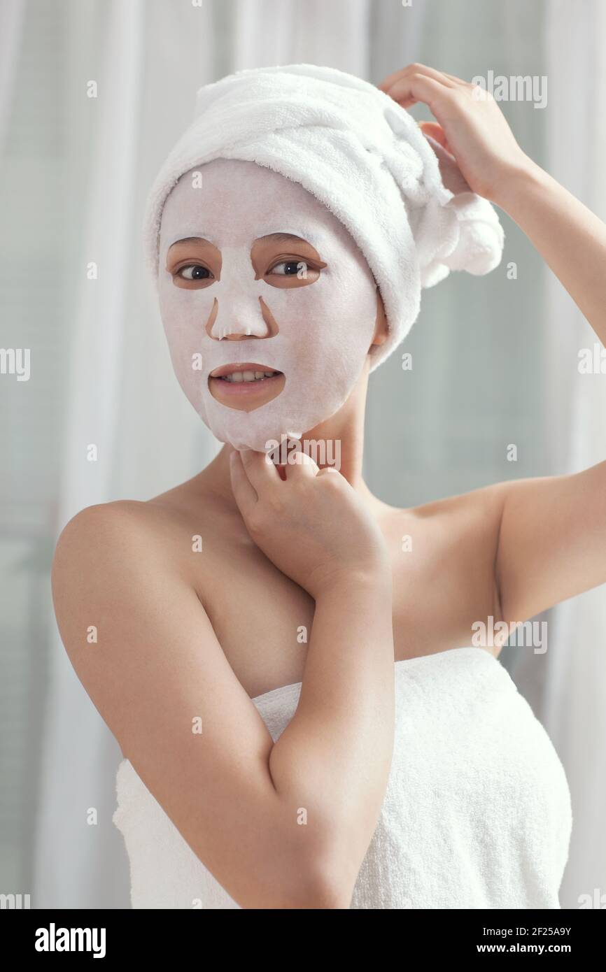 Una maschera della giovane donna di bellezza Foto Stock