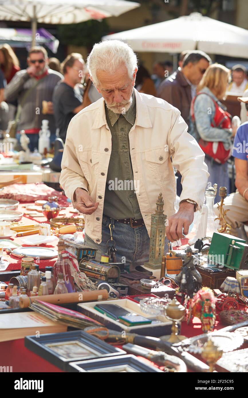 La gente al mercato di strada più antico di Siviglia, Mercadillo de los jueves, mercato del giovedì, , Siviglia, Andalusia, Spagna Foto Stock