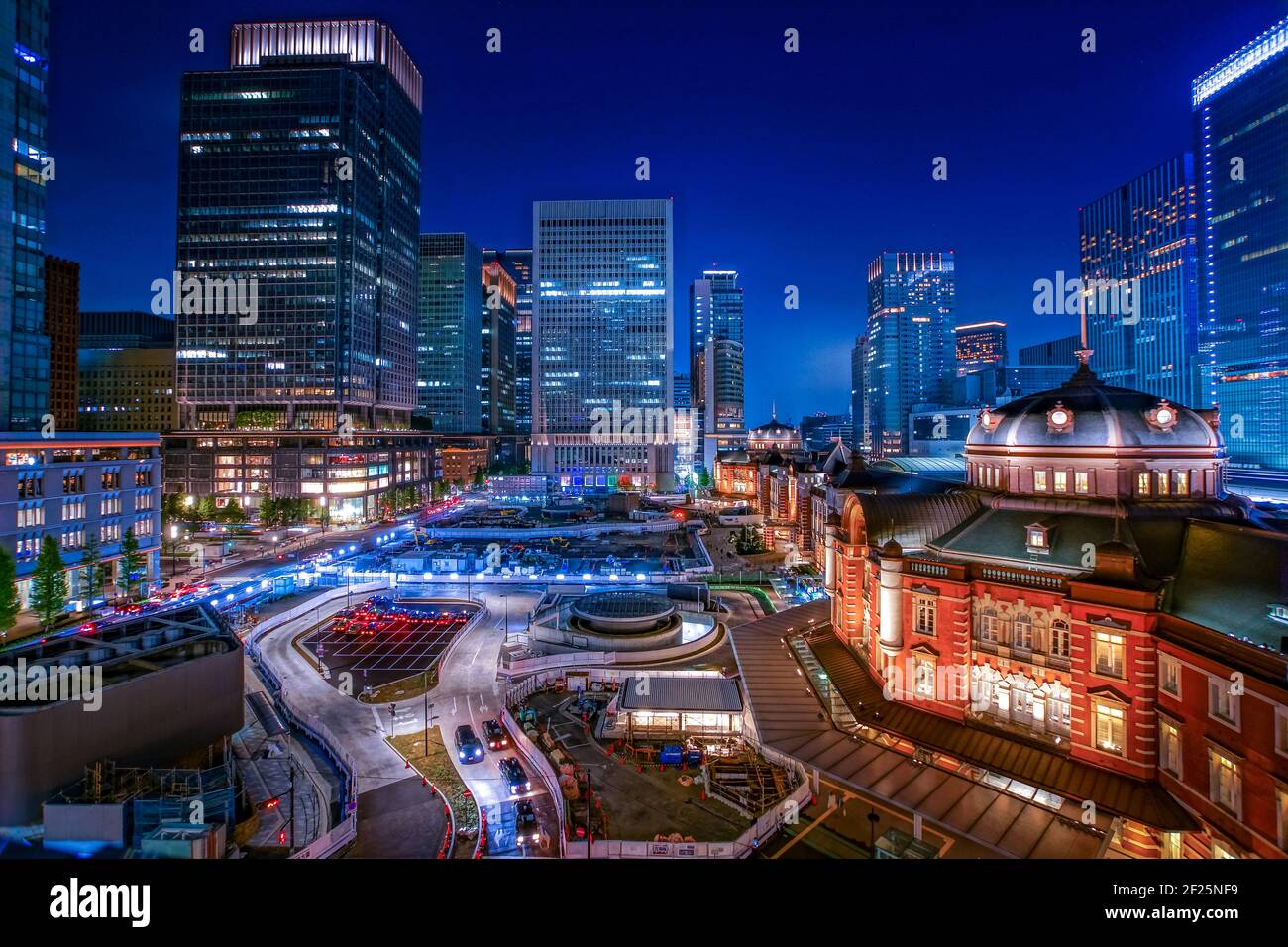 Luce della stazione di Tokyo, vista notturna Foto Stock