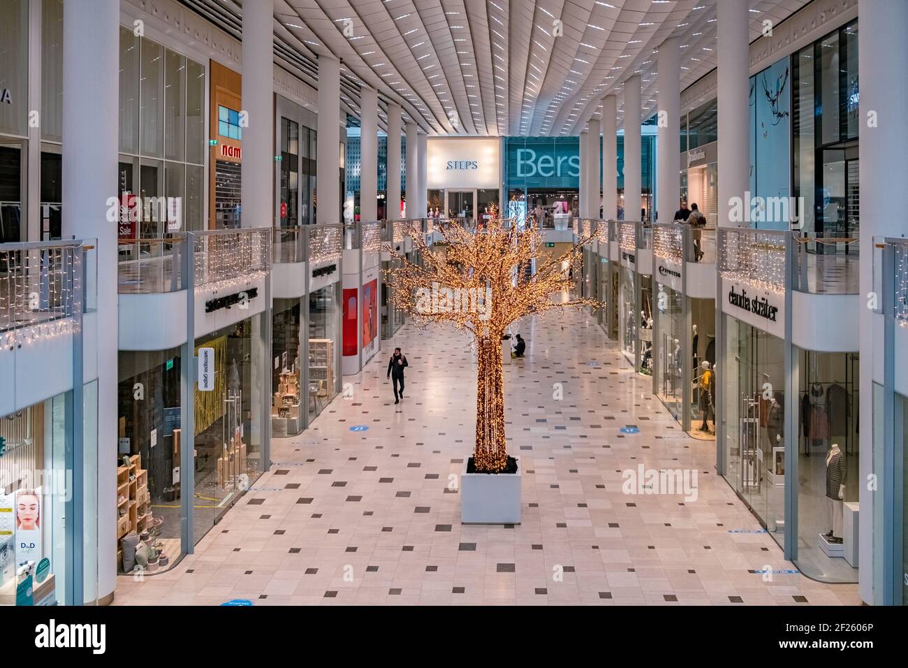 Utrecht, il centro commerciale olandese vuoto durante la chiusura nel centro commerciale olandese Hoog Catherijne Foto Stock