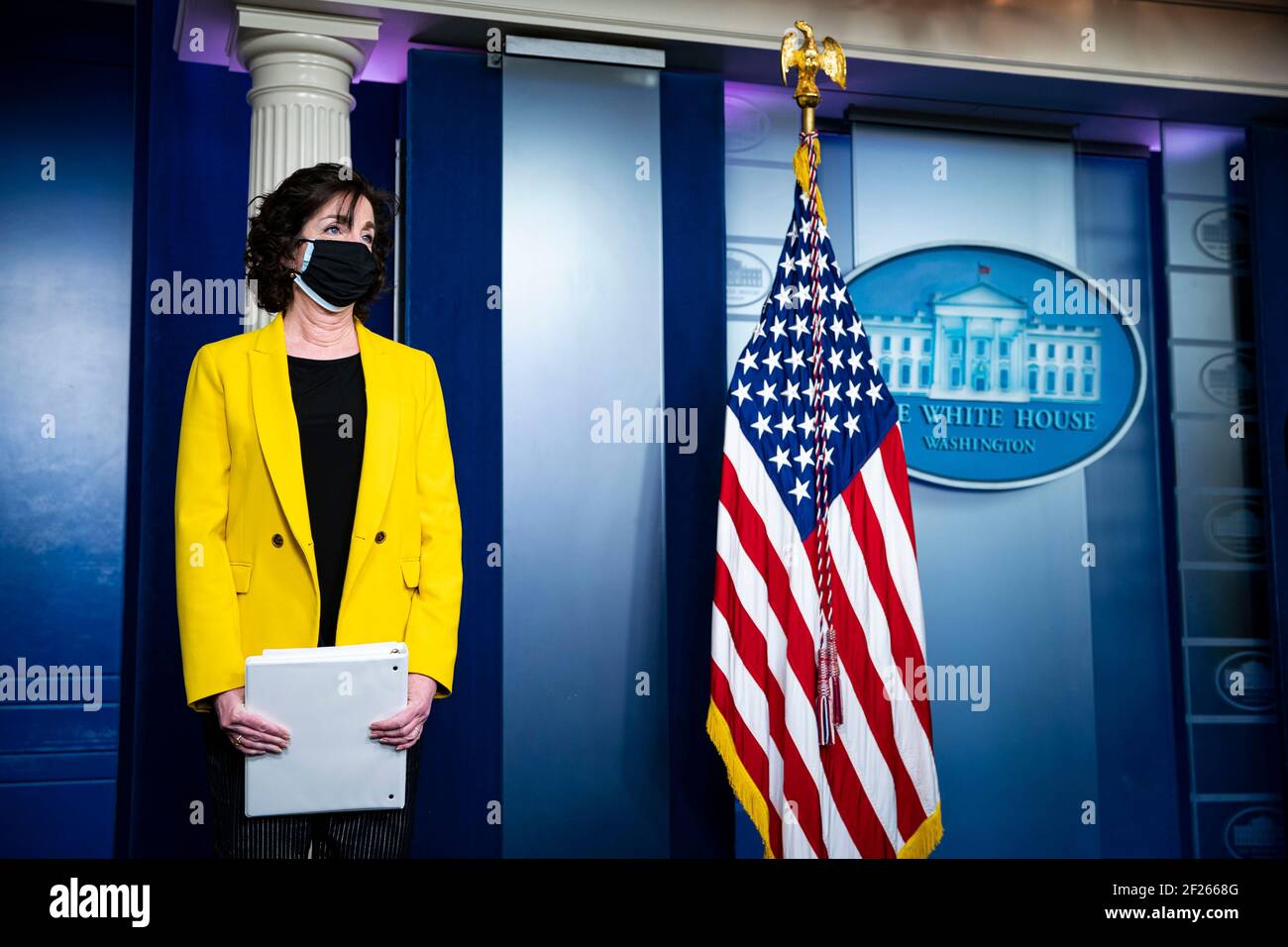 Washington, Stati Uniti. 10 marzo 2021. Roberta Jacobson, coordinatrice del confine sud-ovest del Consiglio Nazionale di sicurezza della Casa Bianca, ascolta durante una conferenza stampa nella stanza di Briefing stampa di James S. Brady presso la Casa Bianca a Washington, DC, Stati Uniti, mercoledì 10 marzo, 2021. Il segretario alla stampa della Casa Bianca Jen Psaki ha detto ieri che il governo non avrà i controlli di stimolo di soccorso Covid-19 stampati con il nome del presidente Biden su di loro, come il Tesoro cerca di accelerare la loro distribuzione. Fotografo: Al Drago/Pool/Sipa USA Credit: Sipa USA/Alamy Live News Foto Stock