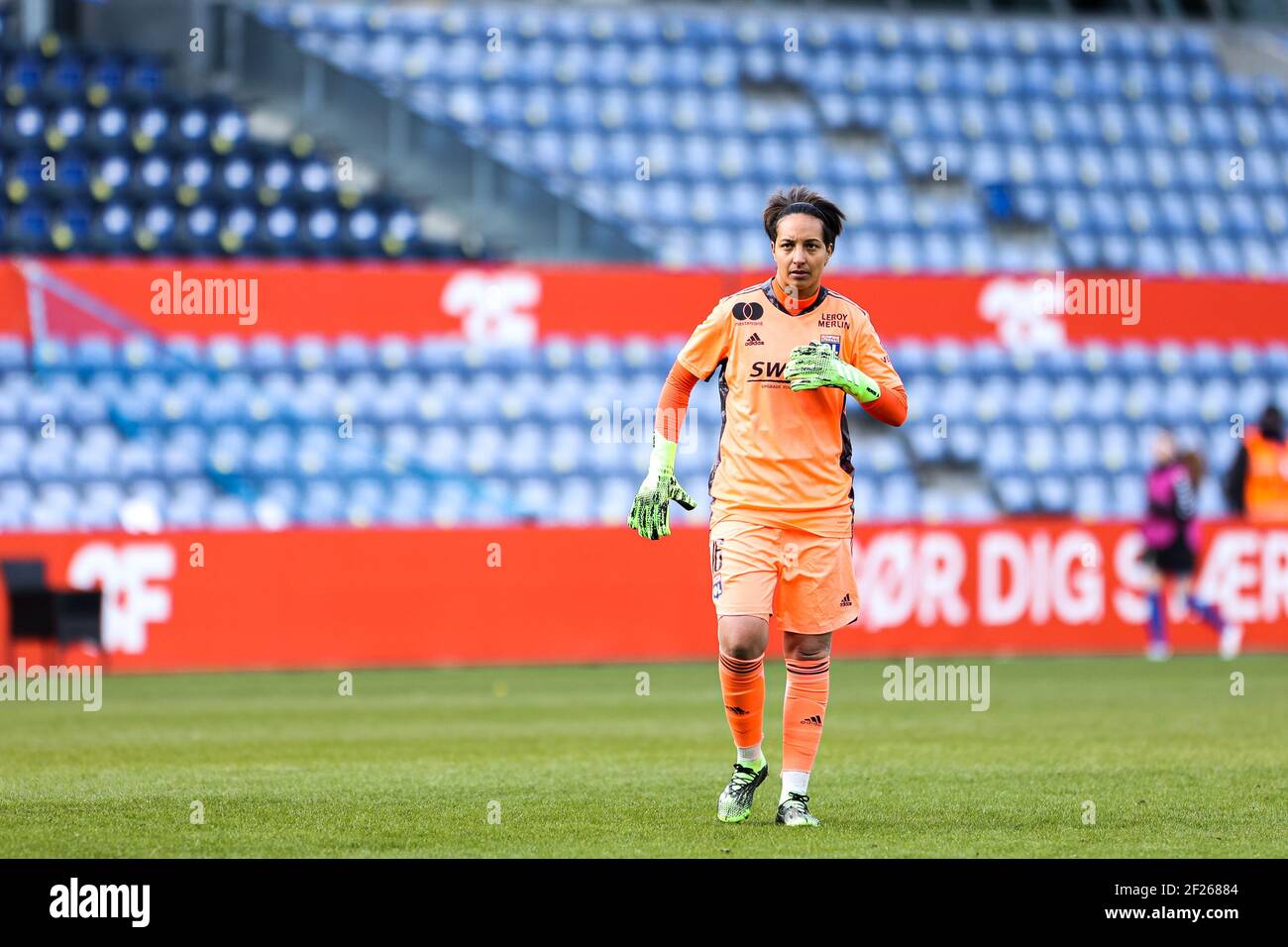 Brondby, Danimarca. 10 marzo 2021. Sarah Bouhaddi (16) di Olympique Lyon visto durante la partita della UEFA Women's Champions League tra Brondby IF e Olympique Lyon al Brondby Stadion di Broendby, Danimarca. (Photo Credit: Gonzales Photo/Alamy Live News Foto Stock