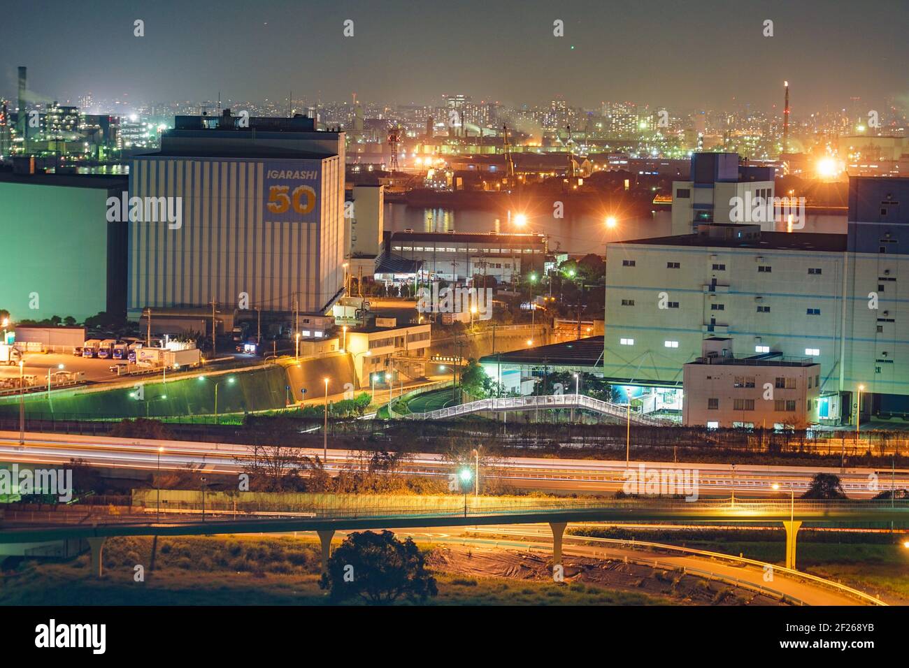 Zona industriale di Keihin visibile dalla Kawasaki Marien (Kawasaki City, Prefettura di Kanagawa) Foto Stock
