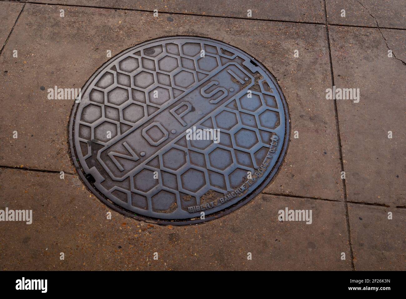 NOPSI manhole cover sulla strada a New Orleans Louisiana Foto Stock