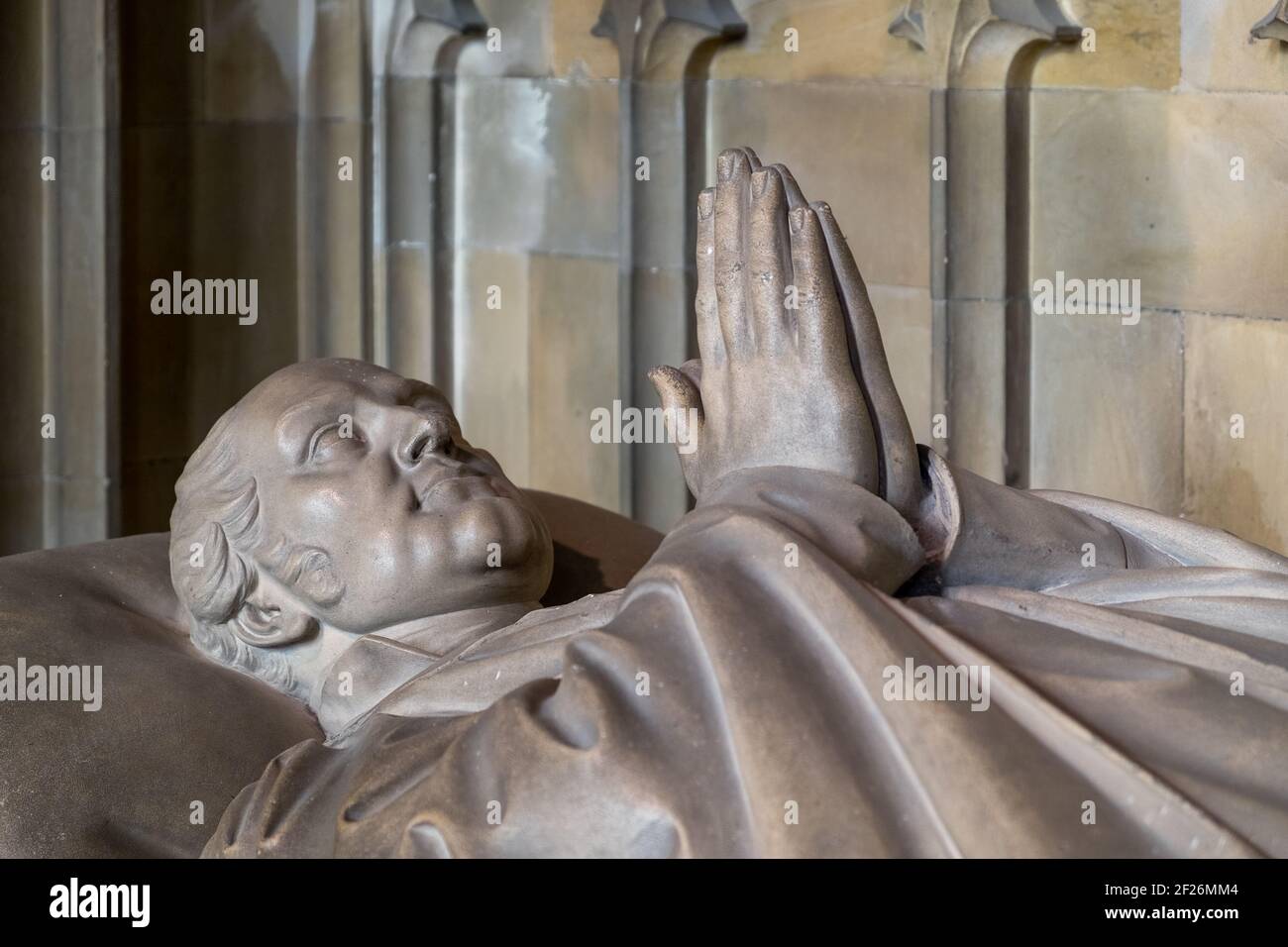 Statua di un Vescovo nella Cattedrale di Canterbury Foto Stock