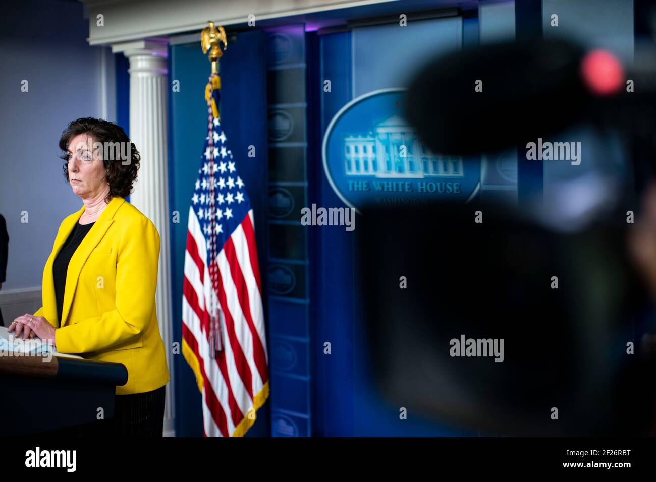 Roberta Jacobson, coordinatrice del confine sud-ovest del Consiglio Nazionale di sicurezza della Casa Bianca, ascolta una domanda durante una conferenza stampa nella stanza di Briefing stampa di James S. Brady presso la Casa Bianca a Washington, DC, Stati Uniti, mercoledì 10 marzo, 2021. Il segretario alla stampa della Casa Bianca Jen Psaki ha detto ieri che il governo non avrà i controlli di stimolo di soccorso Covid-19 stampati con il nome del presidente Biden su di loro, come il Tesoro cerca di accelerare la loro distribuzione. Credito: Al Drago/Pool via CNP /MediaPunch Foto Stock