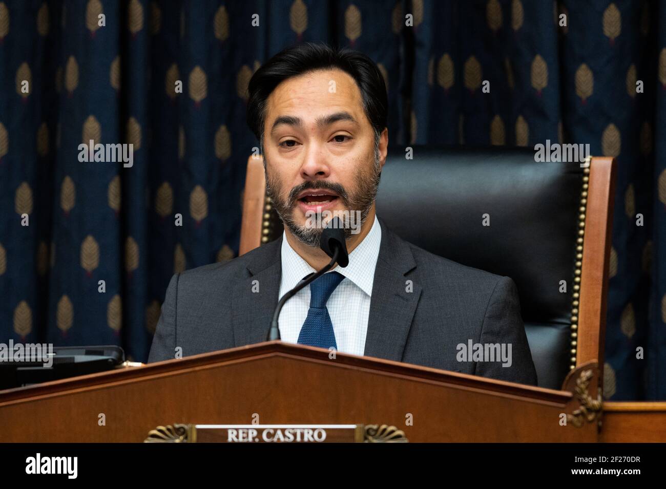Il rappresentante degli Stati Uniti Joaquin Castro (D-TX) interviene ad un'audizione della commissione per gli affari esteri della Camera. Foto Stock