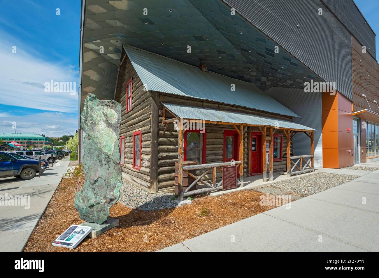 Canada, Yukon, Whitehorse, MacBride Museum, storico Ufficio Telegraph sul sito originale, costruito 1900, grande lingotto di rame Foto Stock