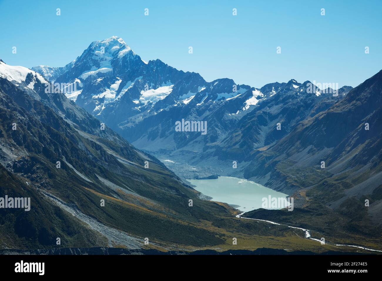 Vista di Aoraki / Mt Cook e Hooker Valley, dalla pista per Sealy Tarns e Mueller Hut, Aoraki / Mount Cook National Park, South Island, Nuova Zelanda Foto Stock