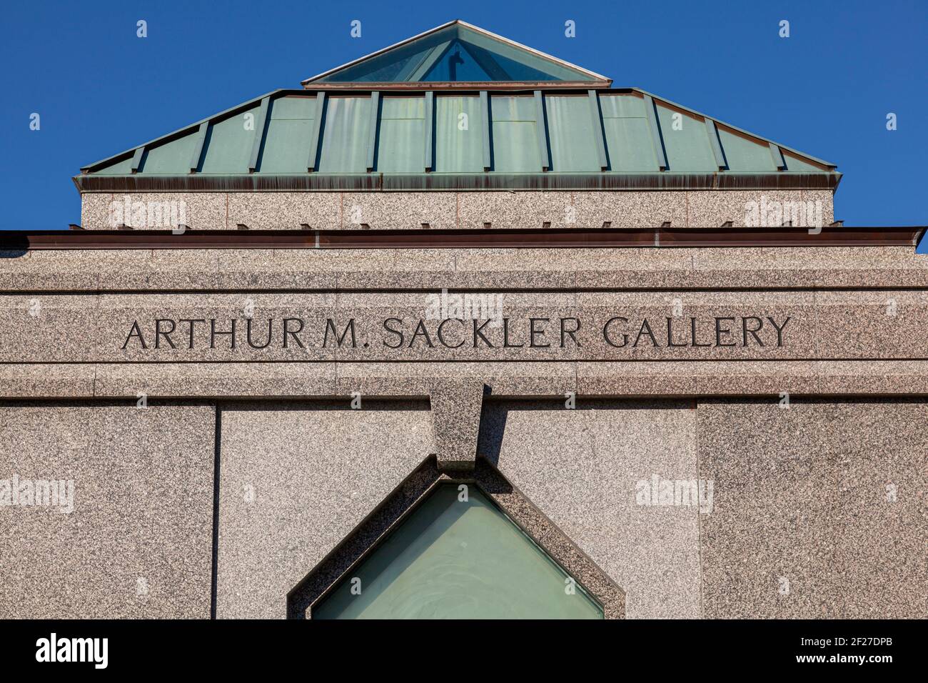 Washington DC, USA, 11-02-2020: Vista esterna della galleria Arthur M. Sackler, parte del museo di arte asiatica all'interno dello Smithsonian Institute. Si chiama a. Foto Stock