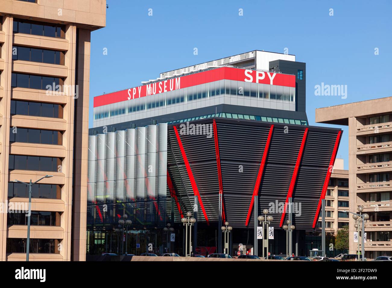 Washington DC, USA 11-02-2020: International Spy Museum a Washington DC. Si tratta di una famosa destinazione turistica che ha oggetti legati ad agenti segreti Foto Stock