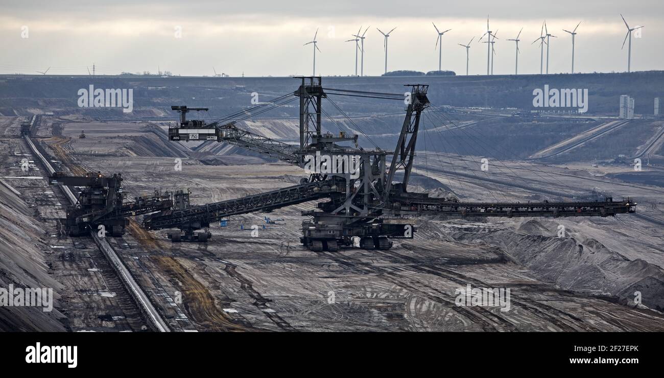 Estrazione di lignite a cielo aperto con spanditore, Garzweiler, Juechen, Renania settentrionale-Vestfalia, Germania, Europa Foto Stock