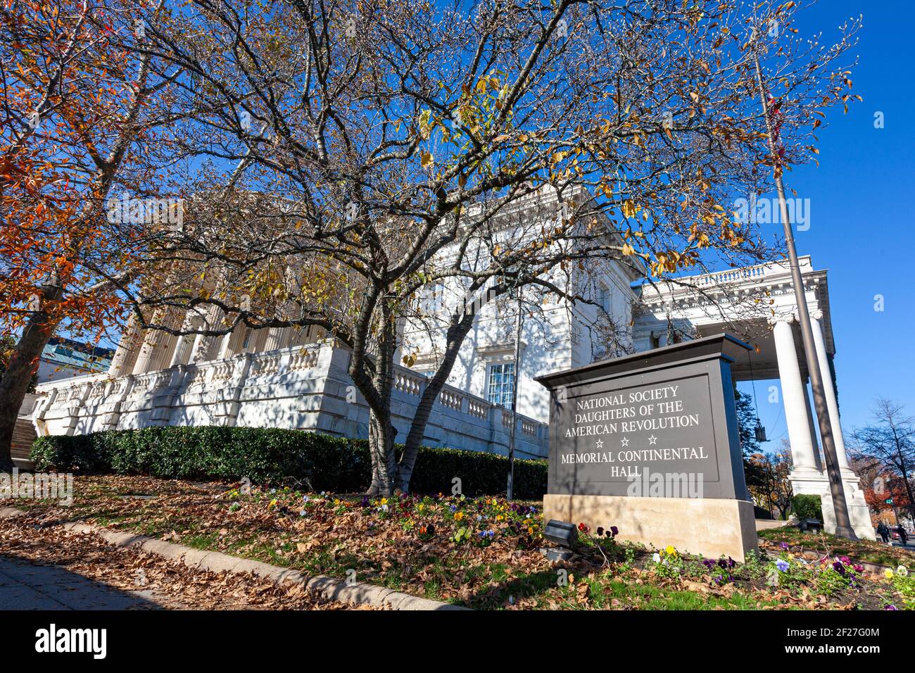 Washington, DC USA 11-29-2020: Memorial Continental Hall Building delle Figlie della Rivoluzione americana (DAR) che è aperto per i discendenti di p. Foto Stock