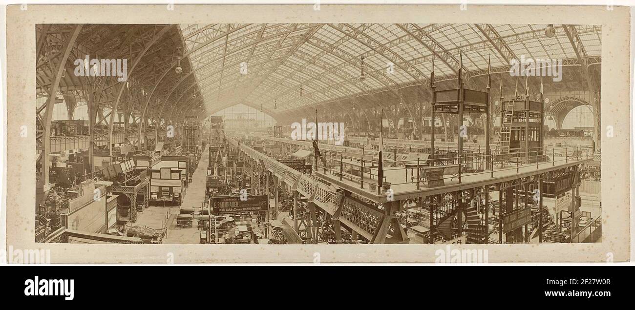 WERELDENTOONSTELING PARIJS, 1889; esposizione universale 1889.Panoramica del grande Salone dell'esposizione universale di Parigi, realizzato con la fotocamera 'Moessard'. Foto Stock