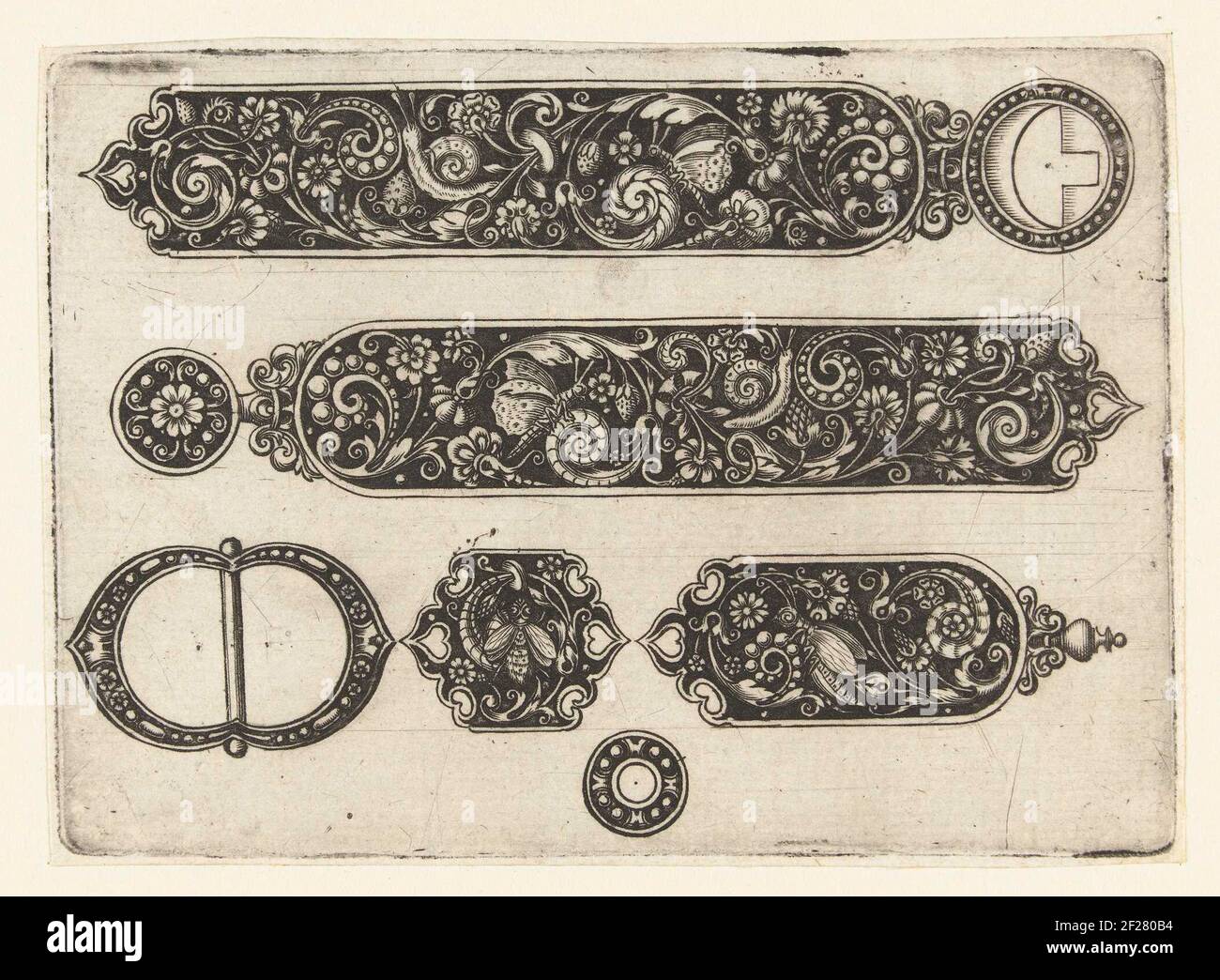 Fibbie e decorazioni per cinture con arabescato, lumache e insetti; fibbie,  fermagli e decorazioni per cinture con motivi grotteschi, arabescati e  geometrici su un fondo nero.in alto, viene mostrata la metà sinistra