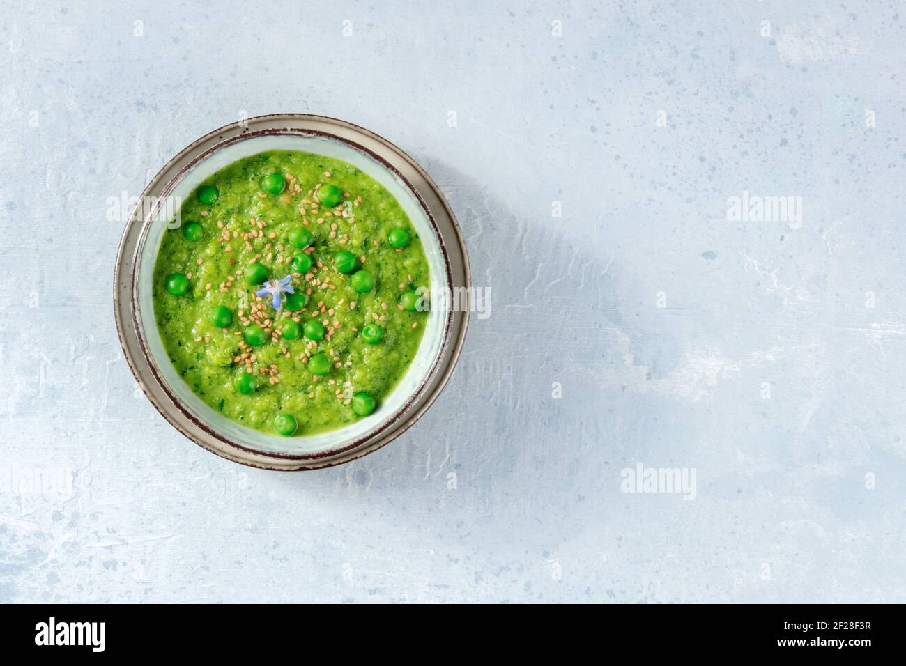 Zuppa di crema vegana, colpo d'asta con un posto per il testo Foto Stock
