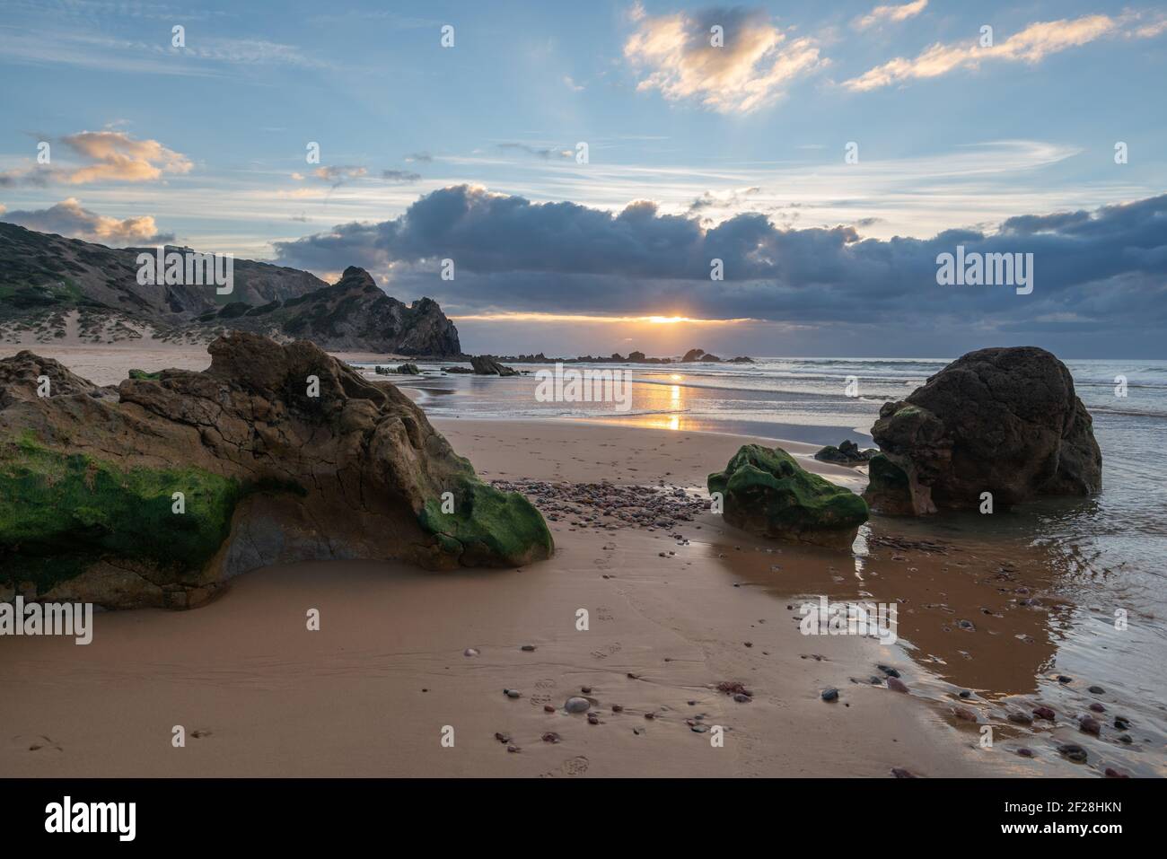 Spiaggia Praia do amado al tramonto in Costa Vicentina, Portogallo Foto Stock