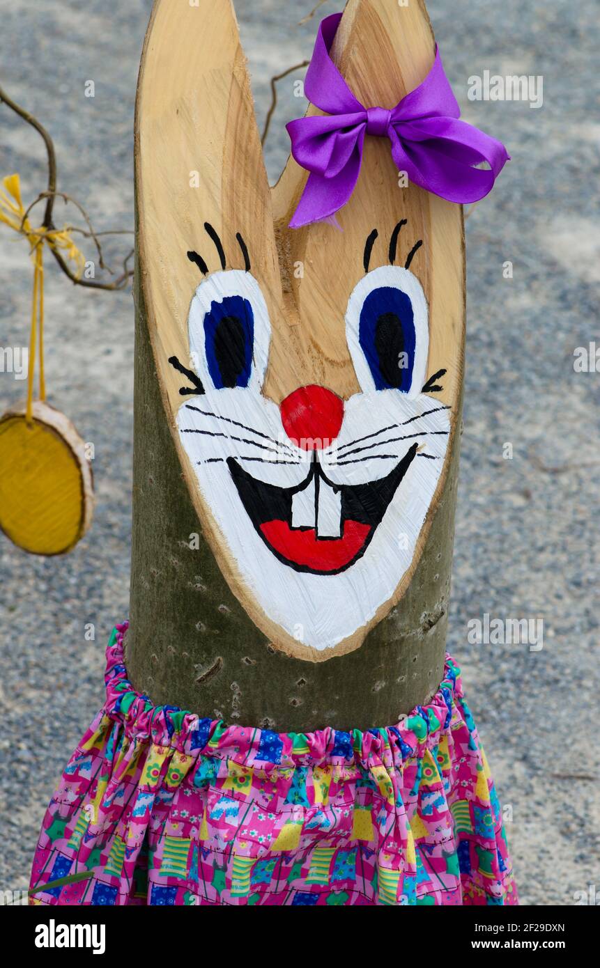 immagine di decorazione coniglietto di legno di pasqua Foto Stock