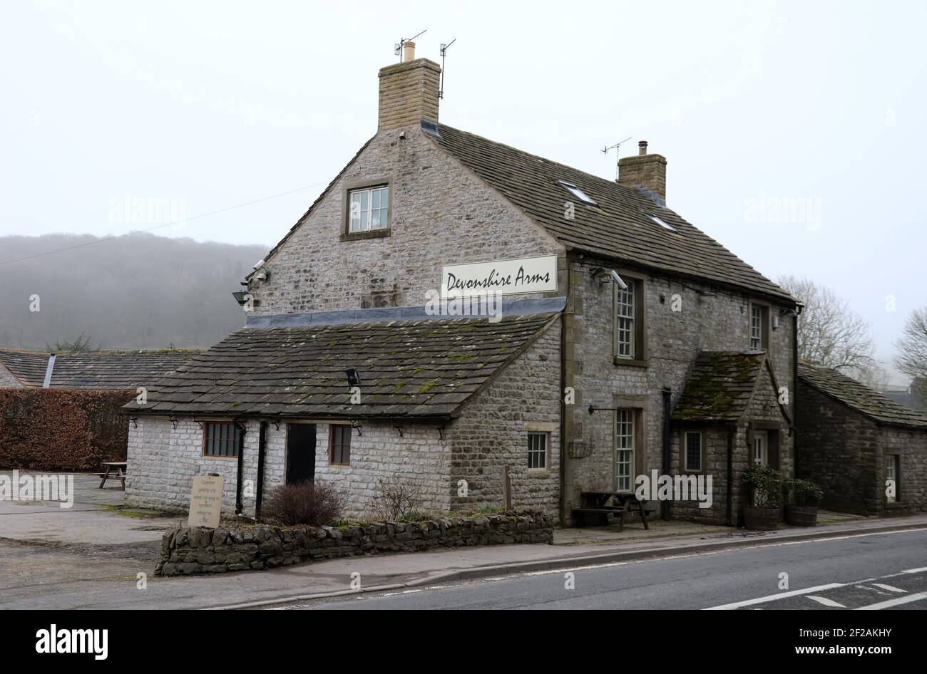 Devonshire Arms pub a Peak Forest nel Derbyshire Foto Stock