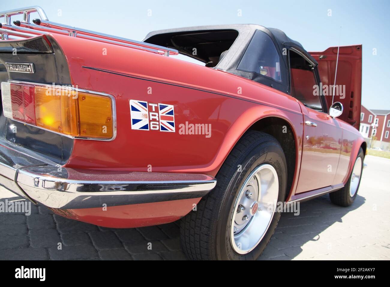 ST. CHARLES, STATI UNITI - 08 settembre 2007: Una classica Triumph TR6 restaurata auto sportiva in una mostra di auto all'aperto. Foto Stock