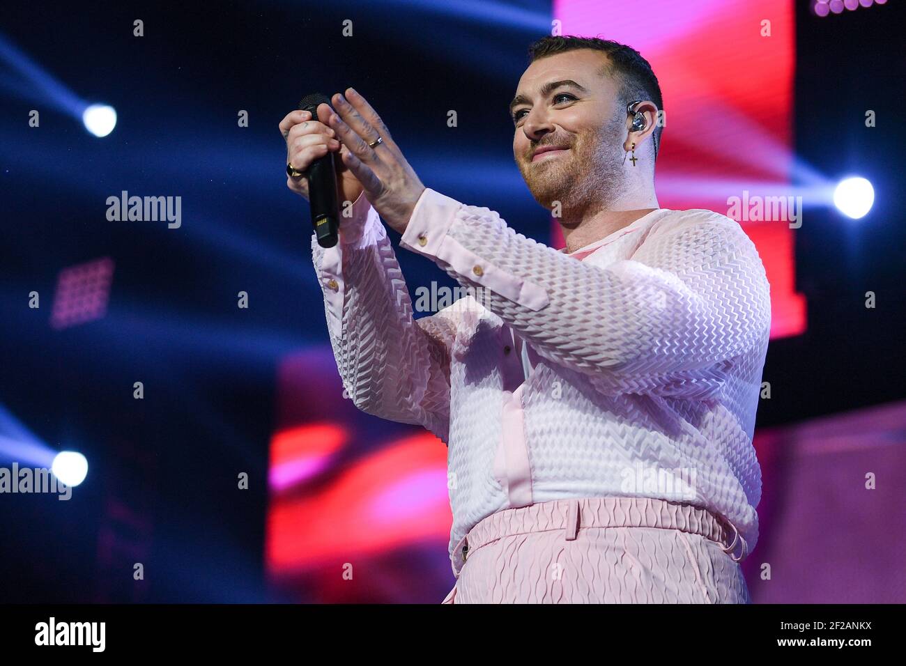 Londra, Regno Unito. 8 dicembre 2019. Sam Smith si esibisce sul palco durante il secondo giorno della Jingle Bell Ball 2019 della capitale con posto a sedere all'O2 Arena, Londra. L'immagine dovrebbe essere: Scott Garfitt/EMPICS/Alamy Live News Foto Stock