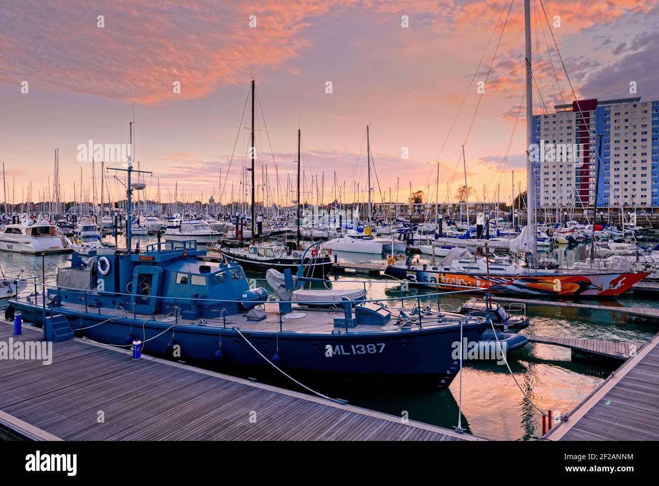 Scena del tramonto a Haslar Marina Portsmouth UK Foto Stock