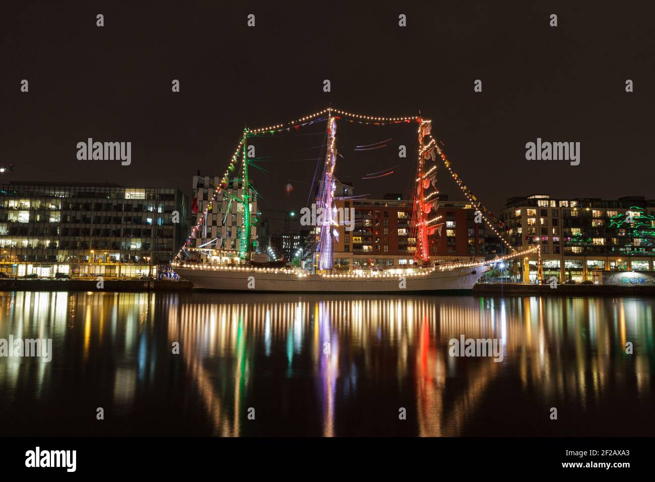 Tutte le navi di notte - Dublin Liffey River, Docklands Foto Stock