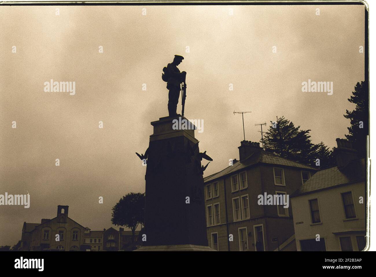 Memoriale sul sito di esplosione bomba a Enniskillen 1987 agosto In Irlanda del Nord, che ha ucciso 11 persone nel 1987 Foto Stock