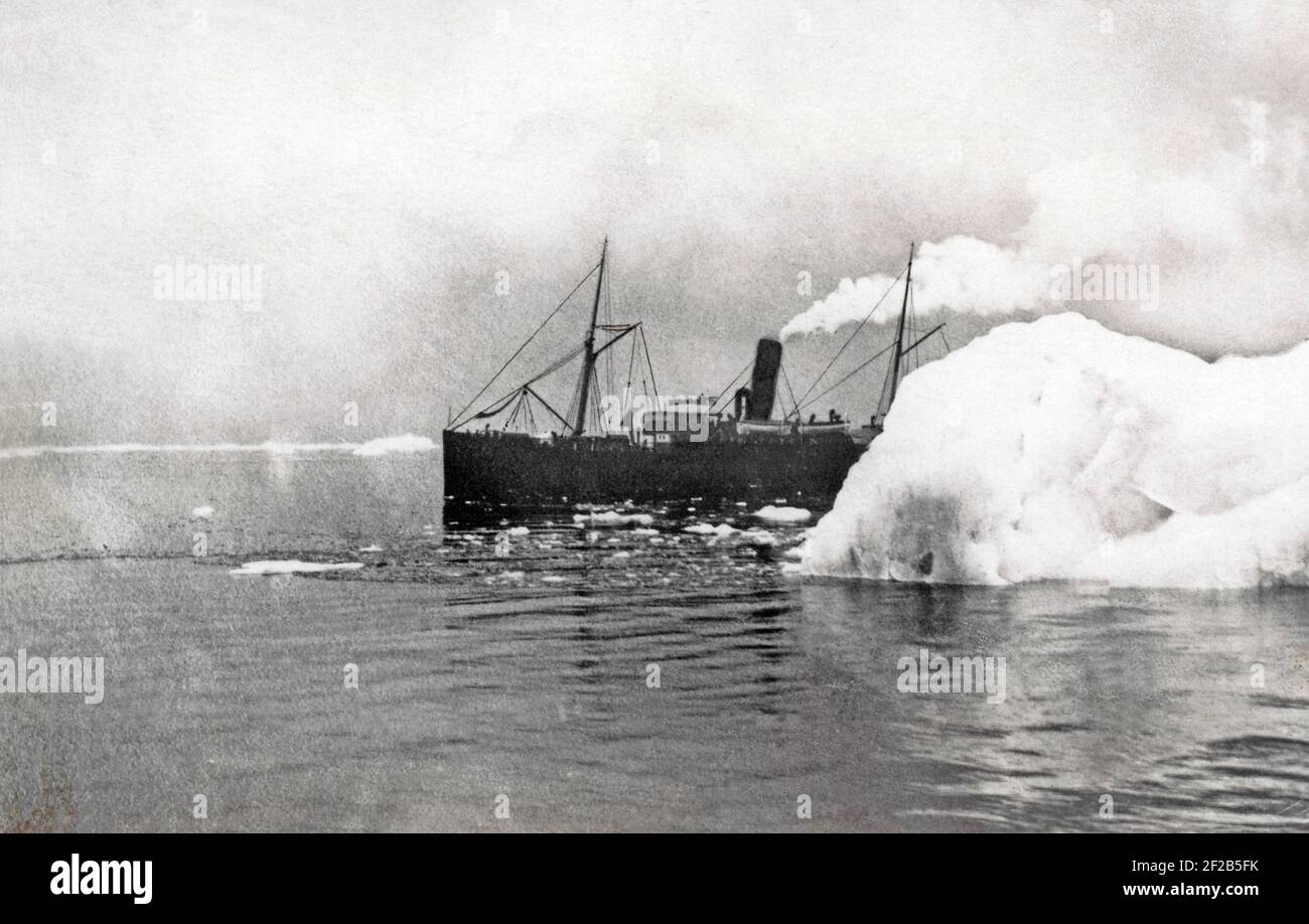 Roald Amundsen. esploratore polare norvegese. 1872-1928. Cercò di raggiungere il polo nord con un aereo 1925, e l'immagine mostra la nave che navigava nelle acque dello Spitsbergen che era usata per trasportare gli aerei vicino al punto di partenza. Foto Stock