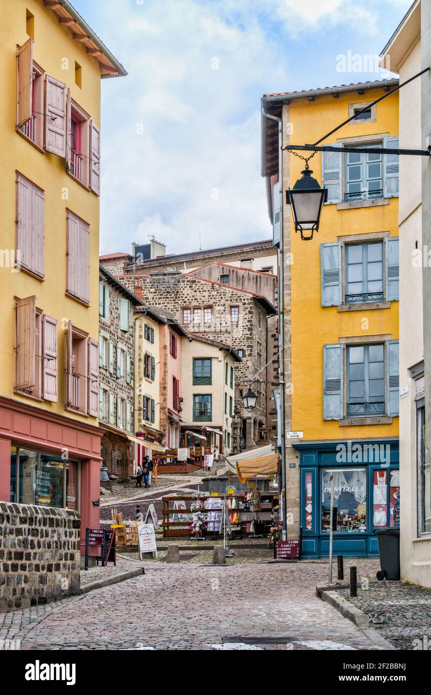 Rue Grangevieille nel centro storico di le Puy-en-Velay, dipartimento dell'alta Loira, regione Auvergne-Rhône-Alpes, Francia Foto Stock