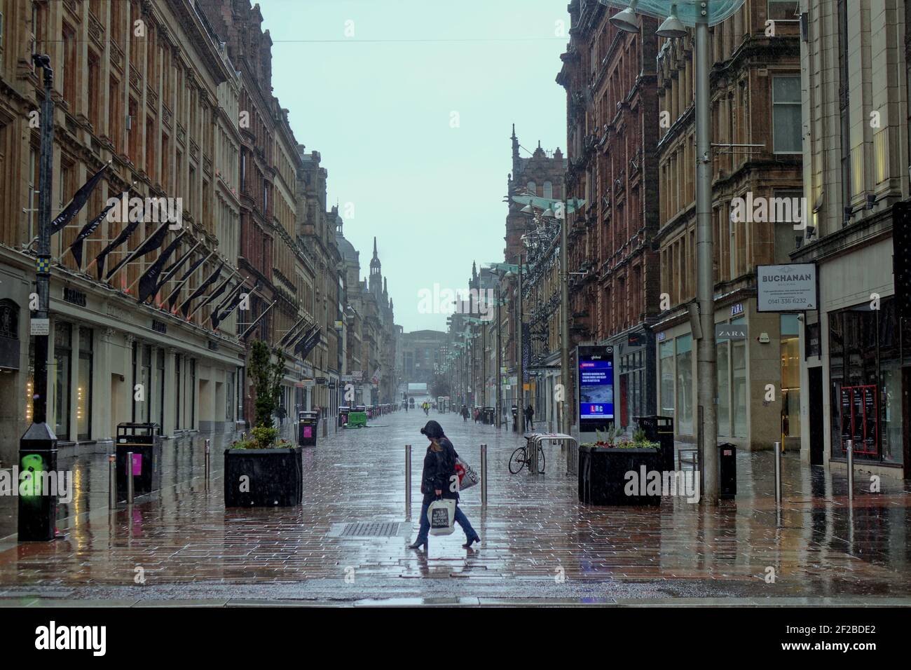 Glasgow, Scozia, Regno Unito. 11 Marzo 2021. Regno Unito Meteo: Pioggia e forti venti con più a venire. Credit: Gerard Ferry/Alamy Live News Foto Stock
