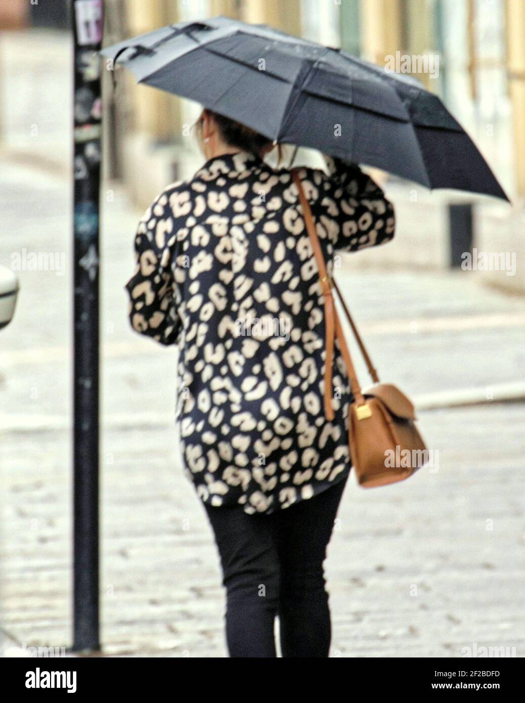 Glasgow, Scozia, Regno Unito. 11 Marzo 2021. Regno Unito Meteo: Pioggia e forti venti con più a venire. Credit: Gerard Ferry/Alamy Live News Foto Stock