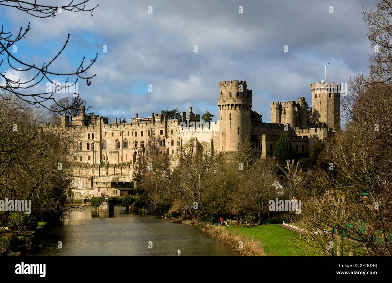 Warwick Castle and River Avon, Warwick, Warwickshire, Inghilterra, Regno Unito Foto Stock